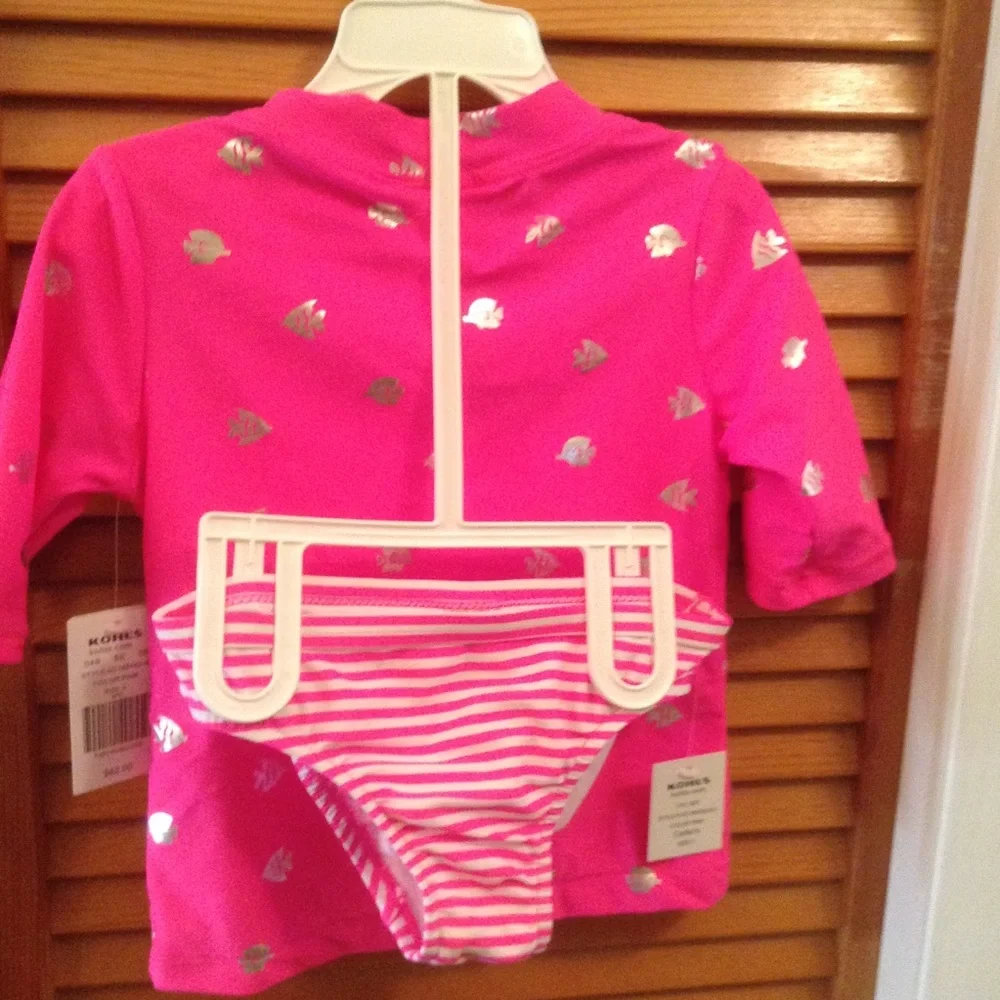 Sz 5 Carters Rash set and‎ Penelope Mack 1 pc SWIM